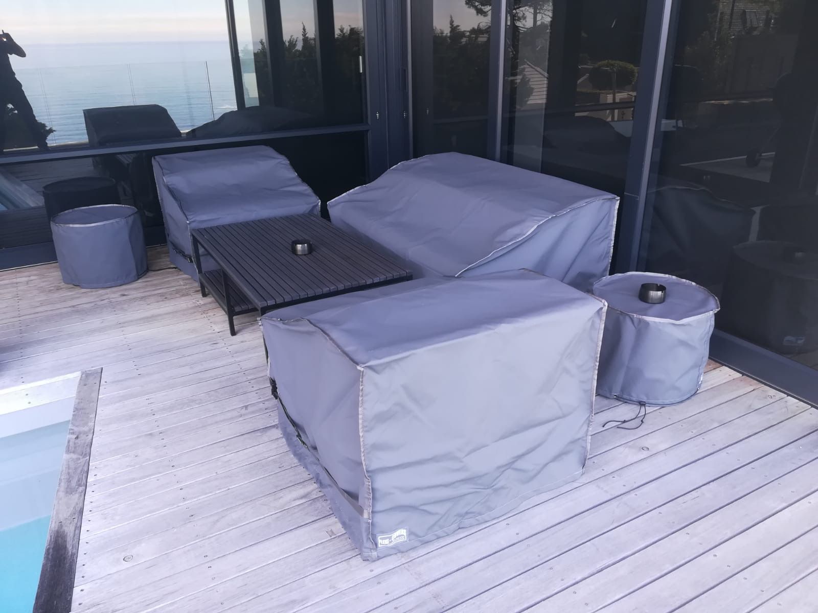patio-furniture-cover-DAOjCRMh